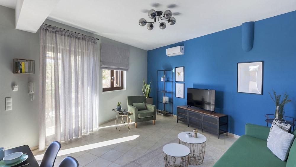 sembo-3788326-04b06b-966334 Syra Bay
