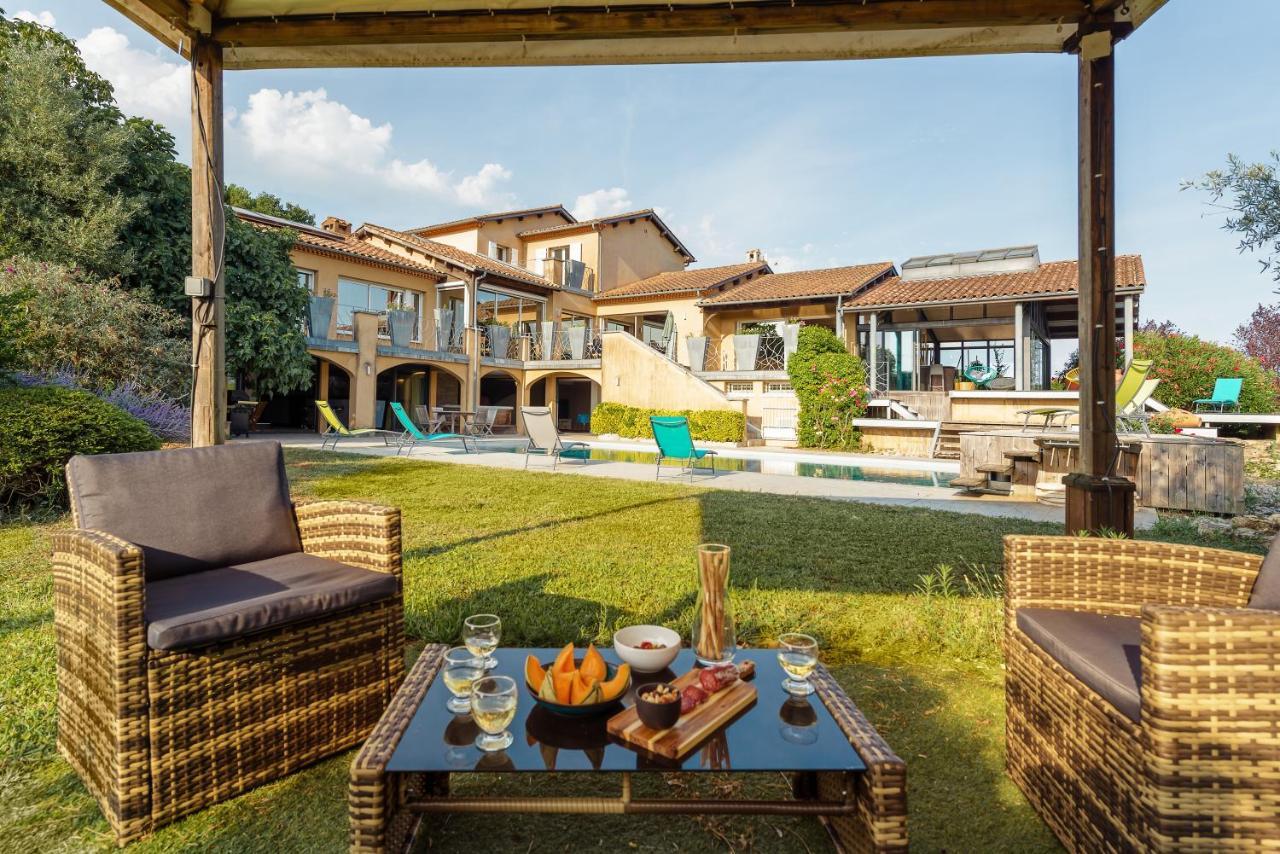 La Villa Bleue, Luxe, Piscine et Spa Midi-Pyreneën - Capdenac-Gare visuel 4/5 La Villa Bleue, Luxe, Piscine et Spa Midi-Pyreneën - Capdenac-Gare visuel 4/5