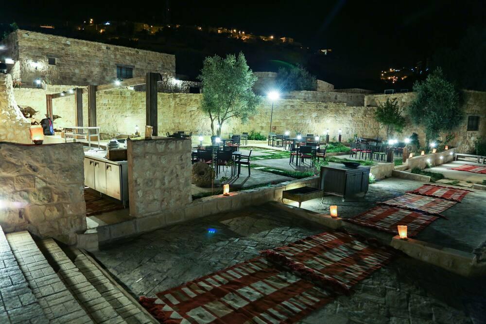 expedia_group-893887-241607546-947466 Old Village Resort