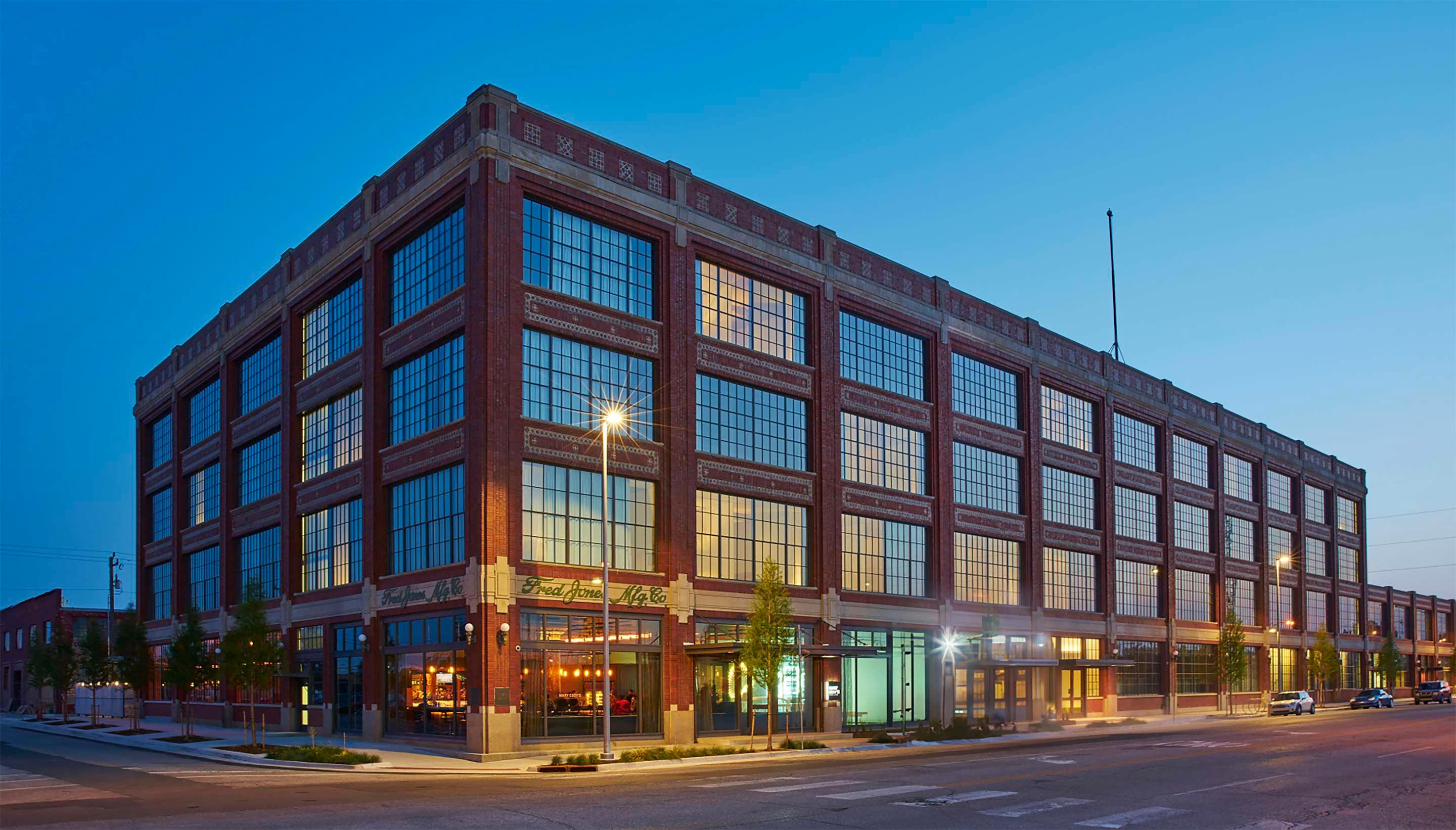 ice-10139797-120186605-866234 Fordson Hotel