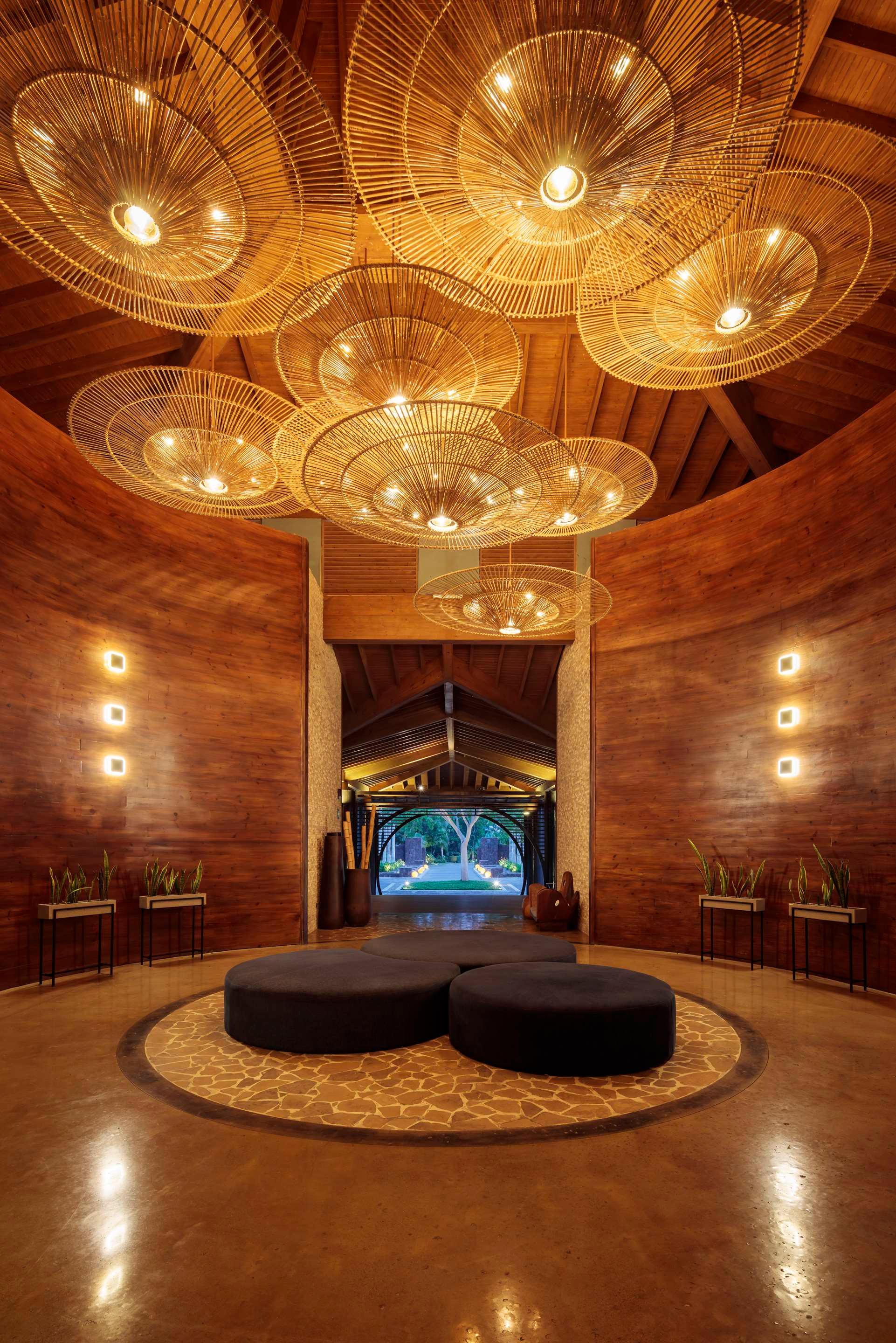 ice-2058707-108234592-700685 Indura Beach & Golf Resort Curio Collection By Hilton
