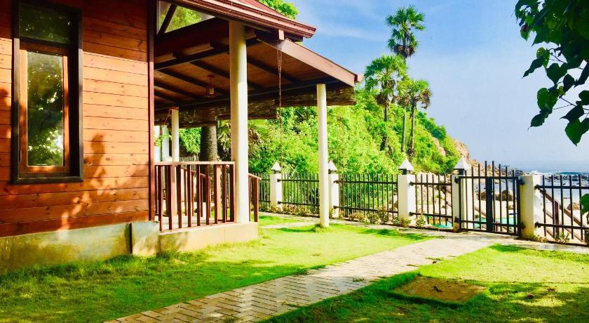 Janas Blue Water Corner