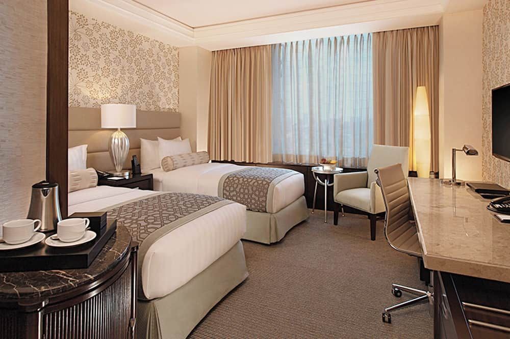 Crimson Hotel Filinvest City, Manila