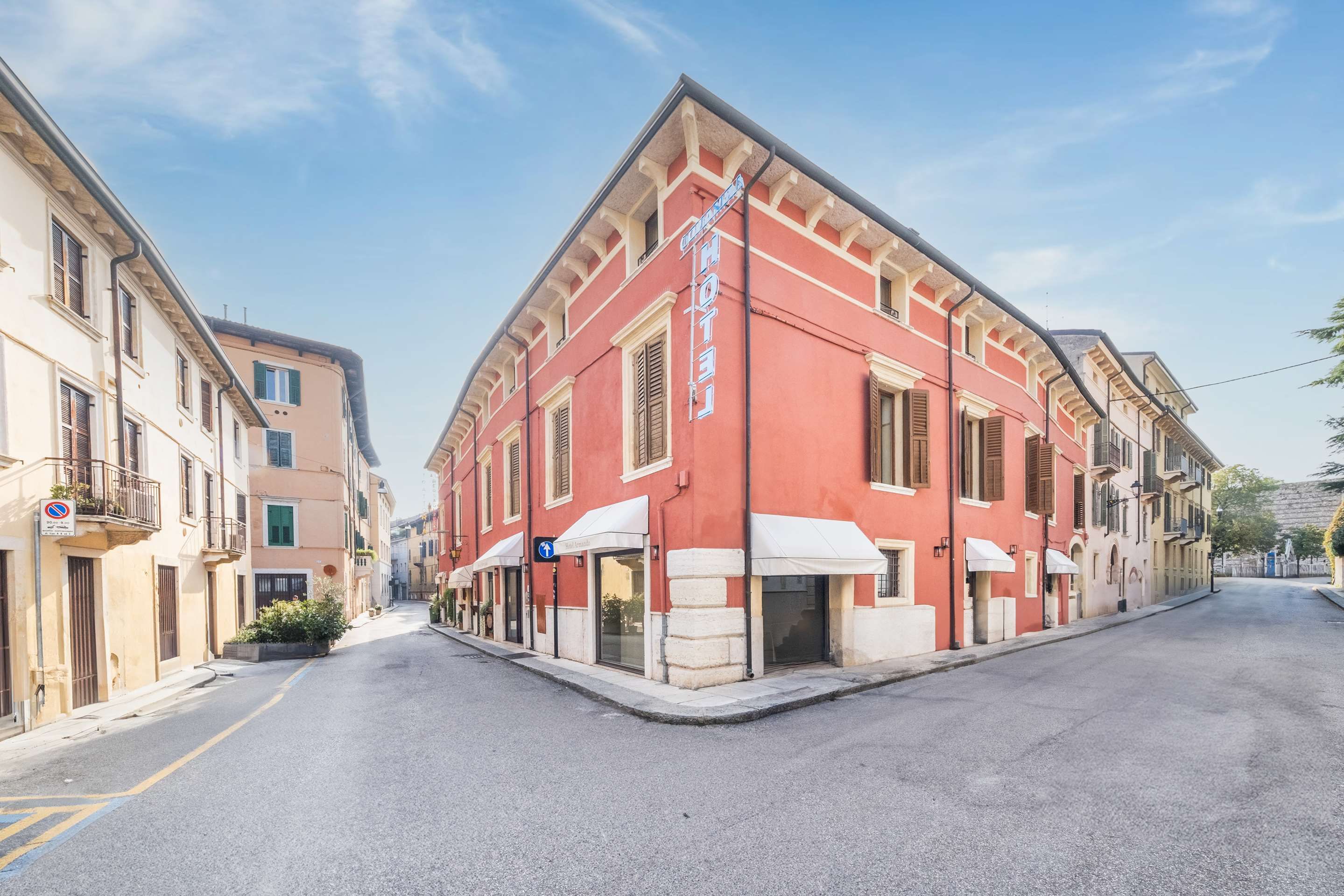 Hotels in Citta Antica, Verona from $75/night - KAYAK, image size:2879x1919