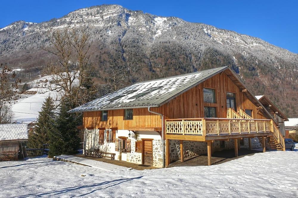 Chalet Jamoo, an authentic renovated farmhouse in the heart of the Aravis mountains Rhône-Alpes - Entremont visuel 3/5 Chalet Jamoo, an authentic renovated farmhouse in the heart of the Aravis mountains Rhône-Alpes - Entremont visuel 3/5