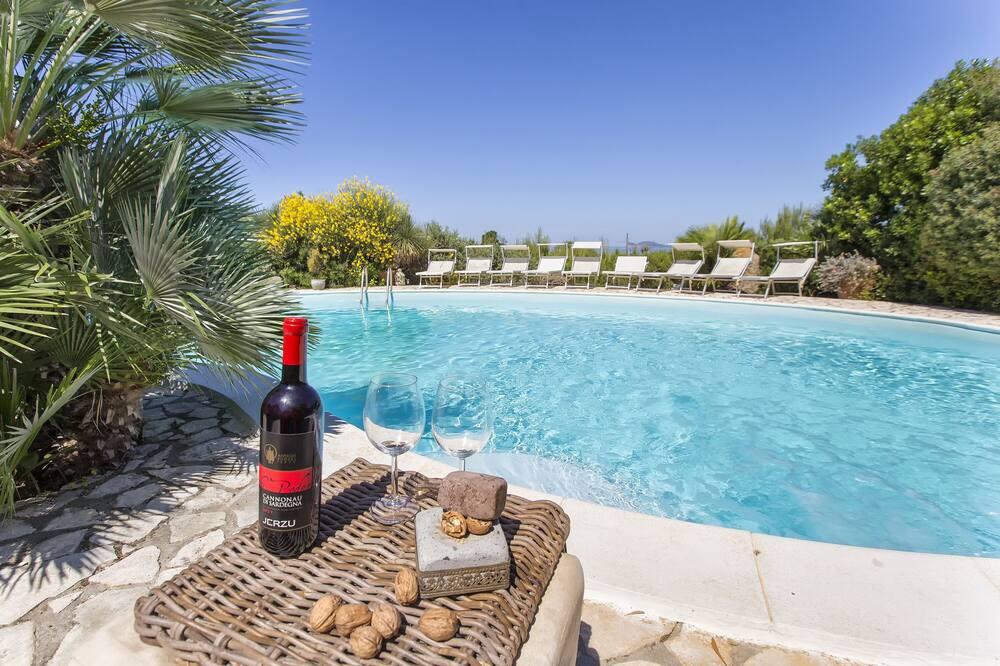 Villa Malaya sea view, with depandance, two pools for 18 people Sardinië - Alghero visuel 4/5 Villa Malaya sea view, with depandance, two pools for 18 people Sardinië - Alghero visuel 4/5