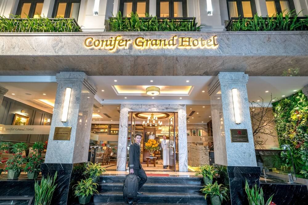 Conifer Grand Hotel