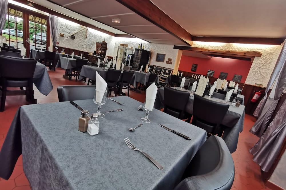 Hotel Restaurant La Vieille Ferme Auvergne - Les Ancizes-Comps visuel 5/5 Hotel Restaurant La Vieille Ferme Auvergne - Les Ancizes-Comps visuel 5/5