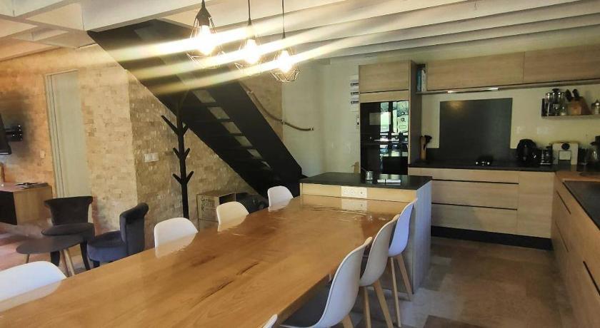 Chalet rénové, 4 chambres, quartier calme, parking FR-1-234-292 - Midi-Pyreneën - Cauterets visuel 2/5 Chalet rénové, 4 chambres, quartier calme, parking FR-1-234-292 - Midi-Pyreneën - Cauterets visuel 2/5