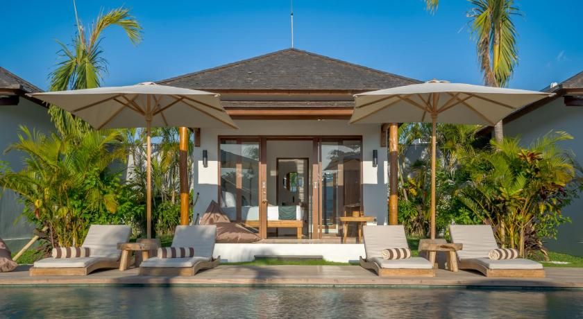 Ehoa Bali Nyanyi Boutique Hotel - In Front Of Entrance To Nuanu