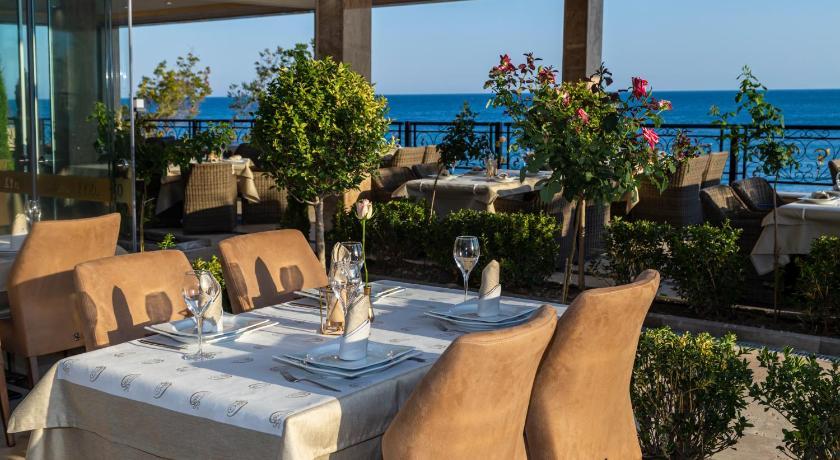 Onyx Beach Residence - Free Parking & Beach Access