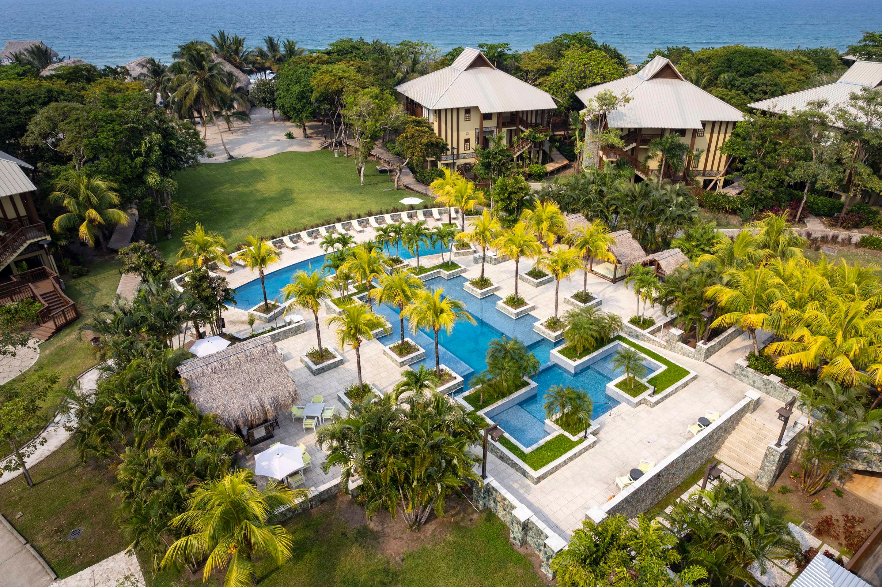 ice-2058707-108234541-204599 Indura Beach & Golf Resort Curio Collection By Hilton