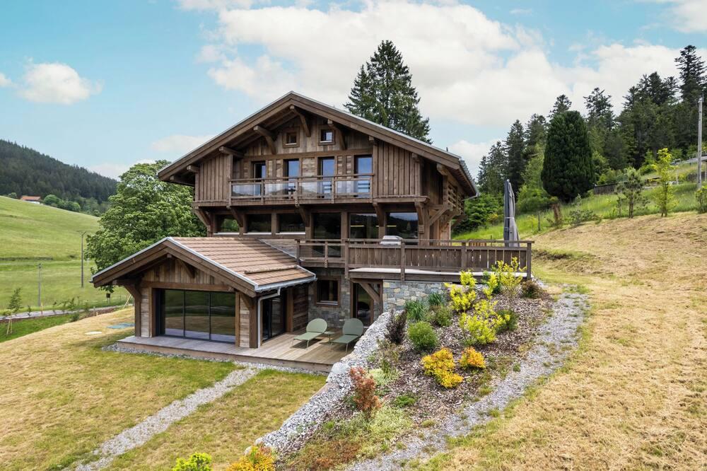 Le Grand V, chalet de luxe avec piscine intérieure Lotharingen - Clefcy visuel 2/5 Le Grand V, chalet de luxe avec piscine intérieure Lotharingen - Clefcy visuel 2/5