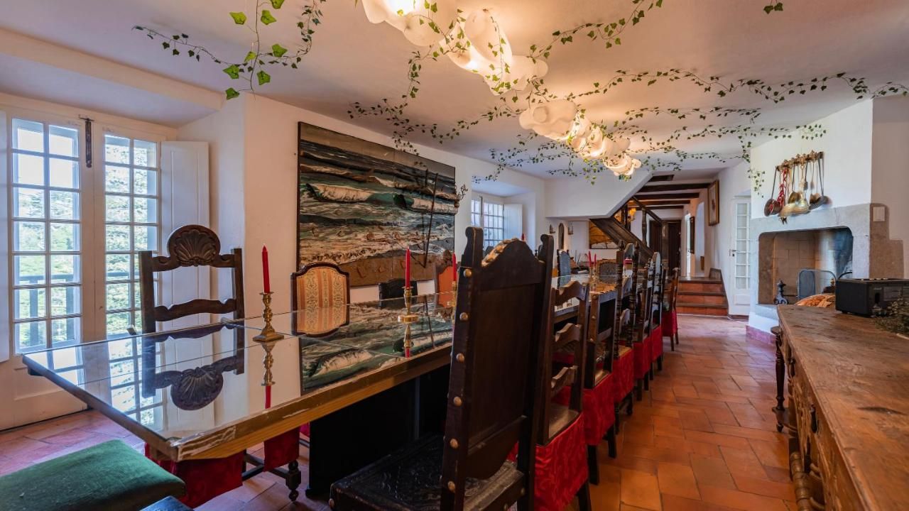 Sintra WOW - Unique double Smart Room in 17th century Palace! Hot tub, Snooker, BBQ, PS5, Sauna, Gym