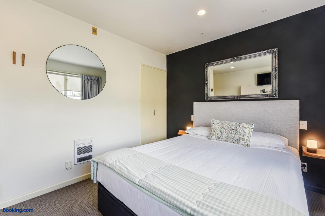 booking-301816-659448499-072125 Boutique Motel