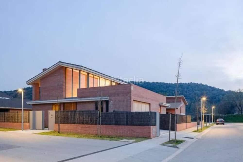 Exclusive fully equipped villa with private pool Catalonië - Olot visuel 1/10 Exclusive fully equipped villa with private pool Catalonië - Olot visuel 1/10