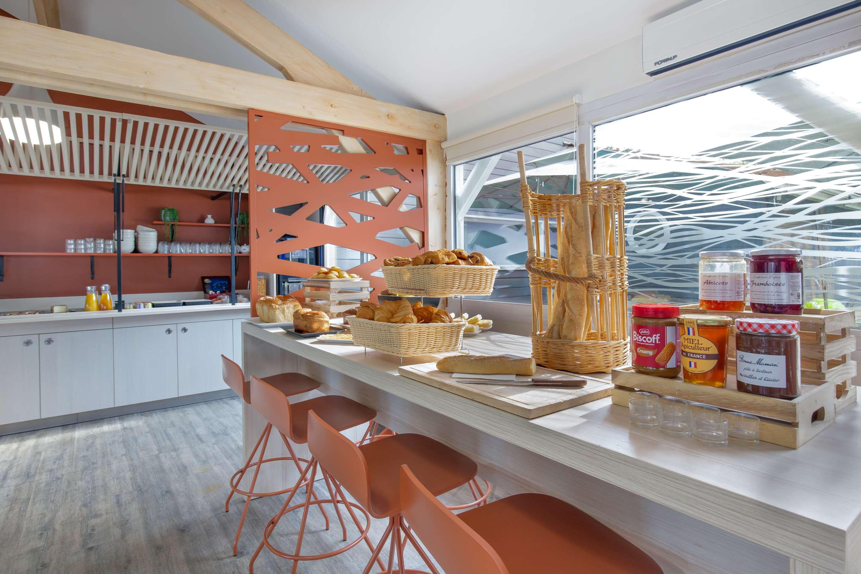 Kyriad Marseille Est Aubagne Gemenos - Provence-Alpes-Côte d'Azur - Tweeling visuel 4/5 Kyriad Marseille Est Aubagne Gemenos - Provence-Alpes-Côte d'Azur - Tweeling visuel 4/5