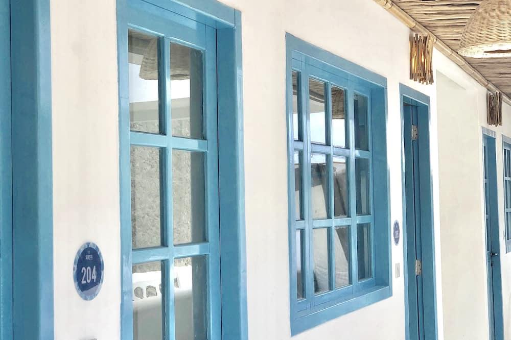 Seaesta Komodo Hostel & Hotel