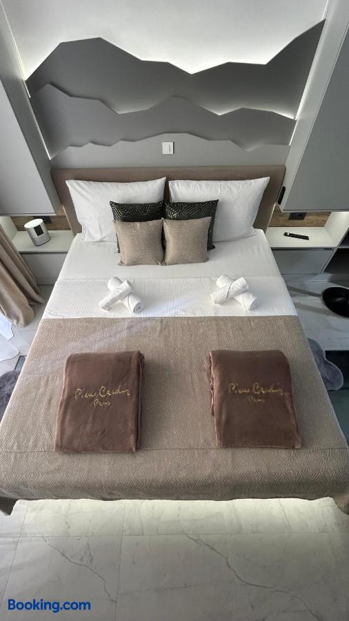 booking-1071692908-581912952-548234 La Luna Petite Suite Deluxe with Free Jacuzzi, Bikes & Covered Parking