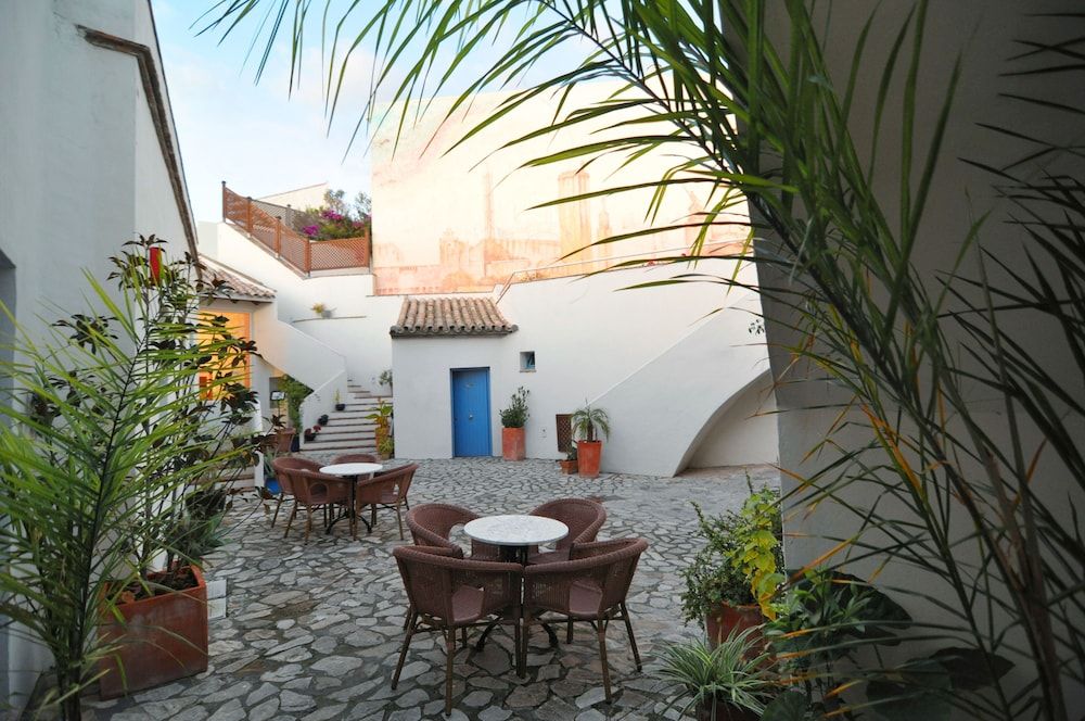 Hotel Utopía — image 1 of 1