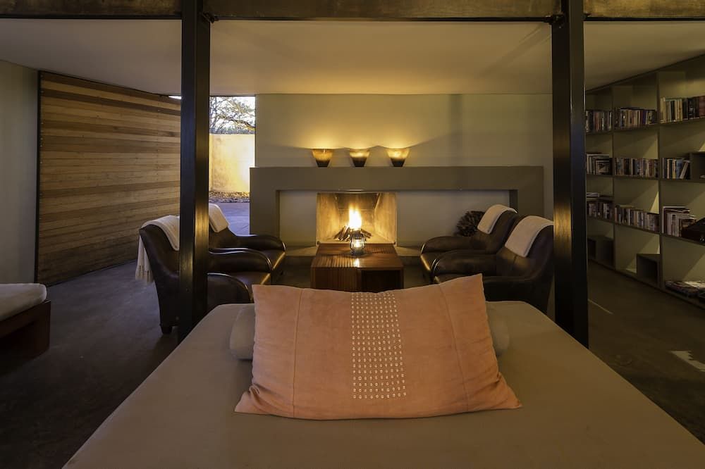 The Outpost & Pel's Post