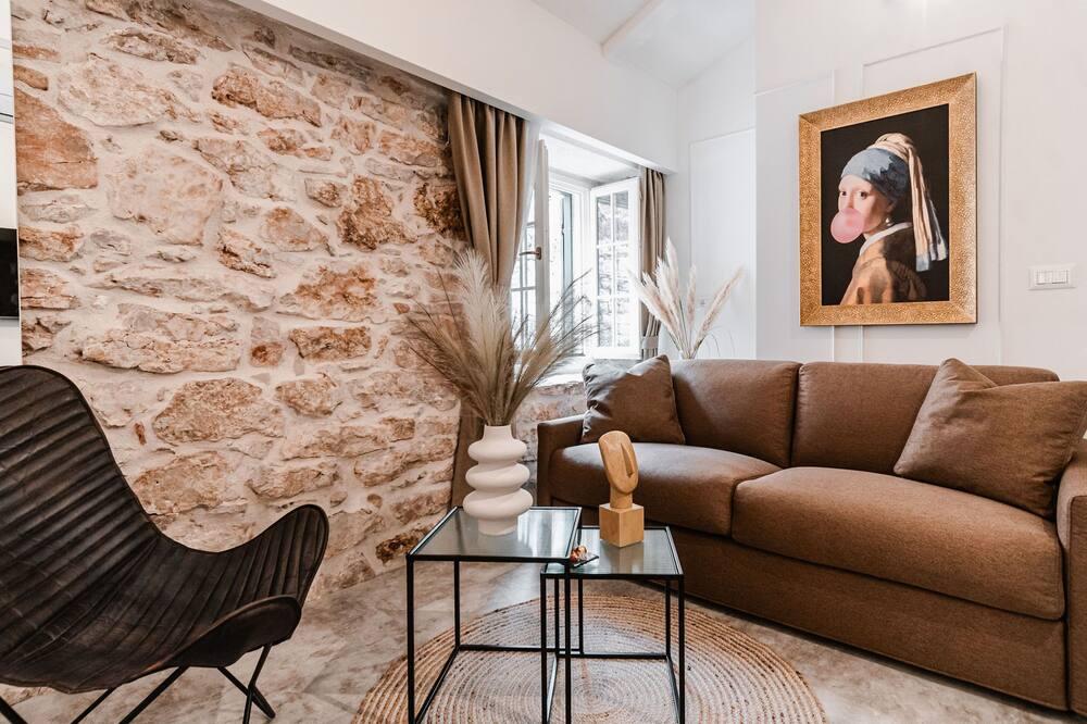 expediav2-9022203-5097fb-255467 Sibenik Palace