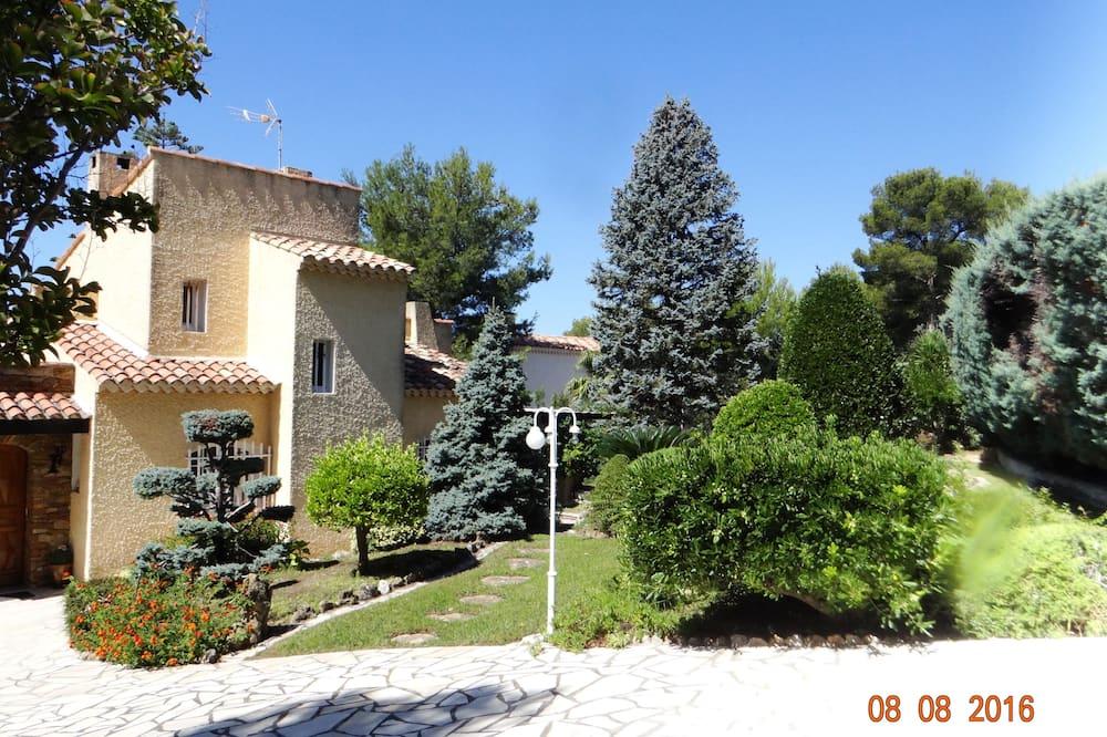Large Villa 15p, pool, sea, tennis, near Calanques and Golf de Frégate. Provence-Alpes-Côte d'Azur - Saint-Cyr-sur-Mer visuel 5/5 Large Villa 15p, pool, sea, tennis, near Calanques and Golf de Frégate. Provence-Alpes-Côte d'Azur - Saint-Cyr-sur-Mer visuel 5/5