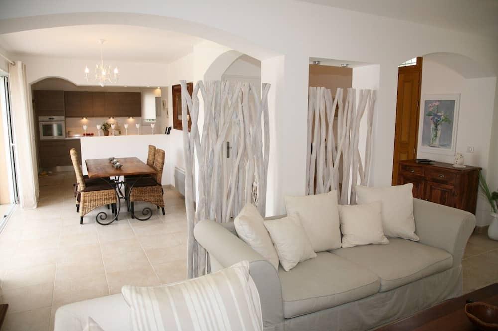 Pont Royal Golf Course Magnificent Air-Conditioned 4-Bedroom Villa Heated Pool Parking Provence-Alpes-Côte d'Azur - Mallemort visuel 2/5 Pont Royal Golf Course Magnificent Air-Conditioned 4-Bedroom Villa Heated Pool Parking Provence-Alpes-Côte d'Azur - Mallemort visuel 2/5