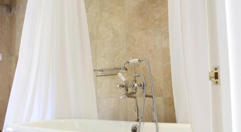 Rafters at Riverside House Hotel