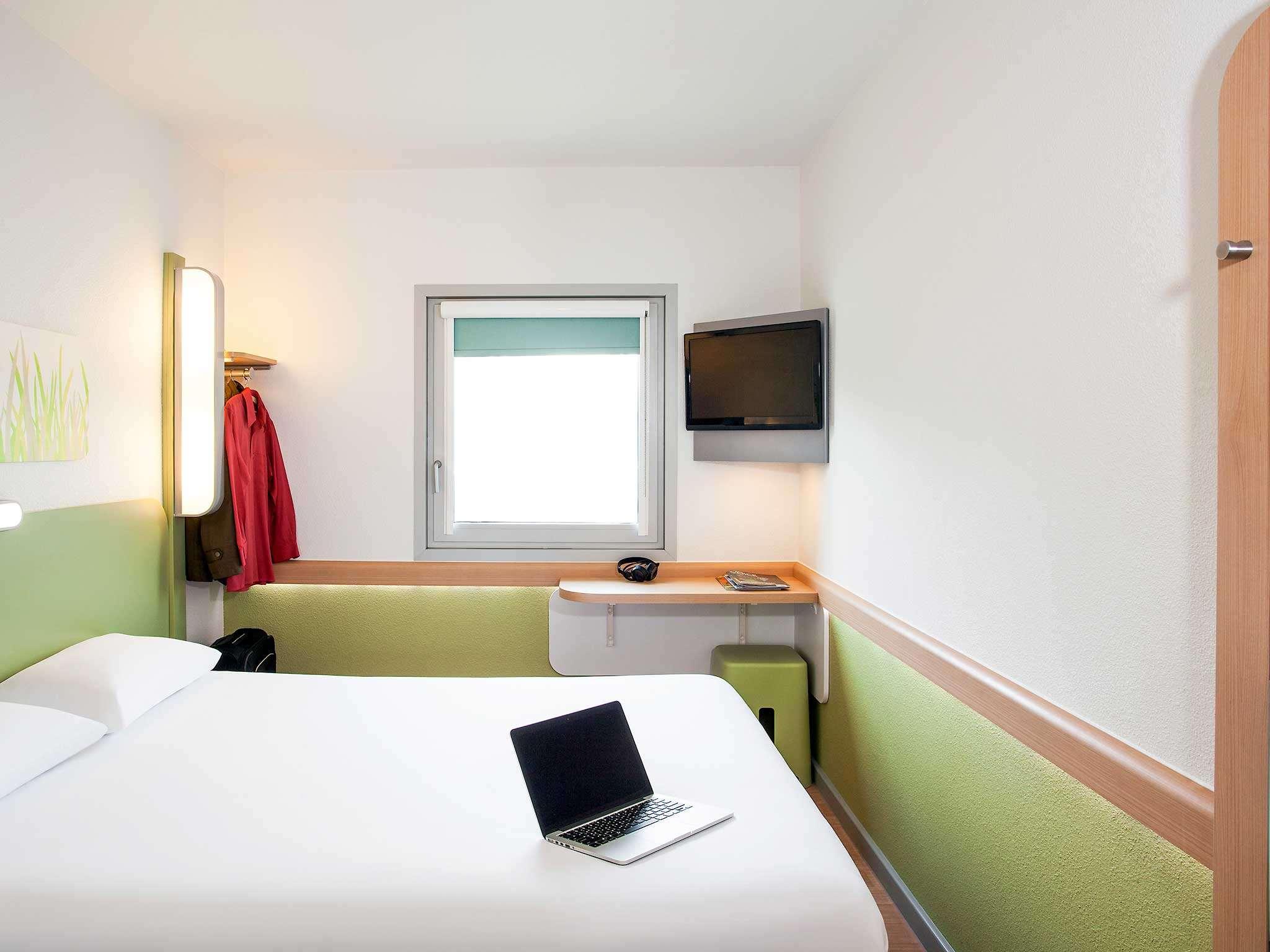 Ibis Budget Beaconsfield from £34. Beaconsfield Hotels - KAYAK