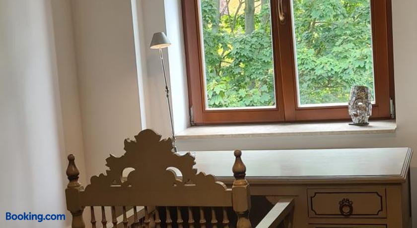 booking-465075-404139298-530720 Residenz Villa Kult