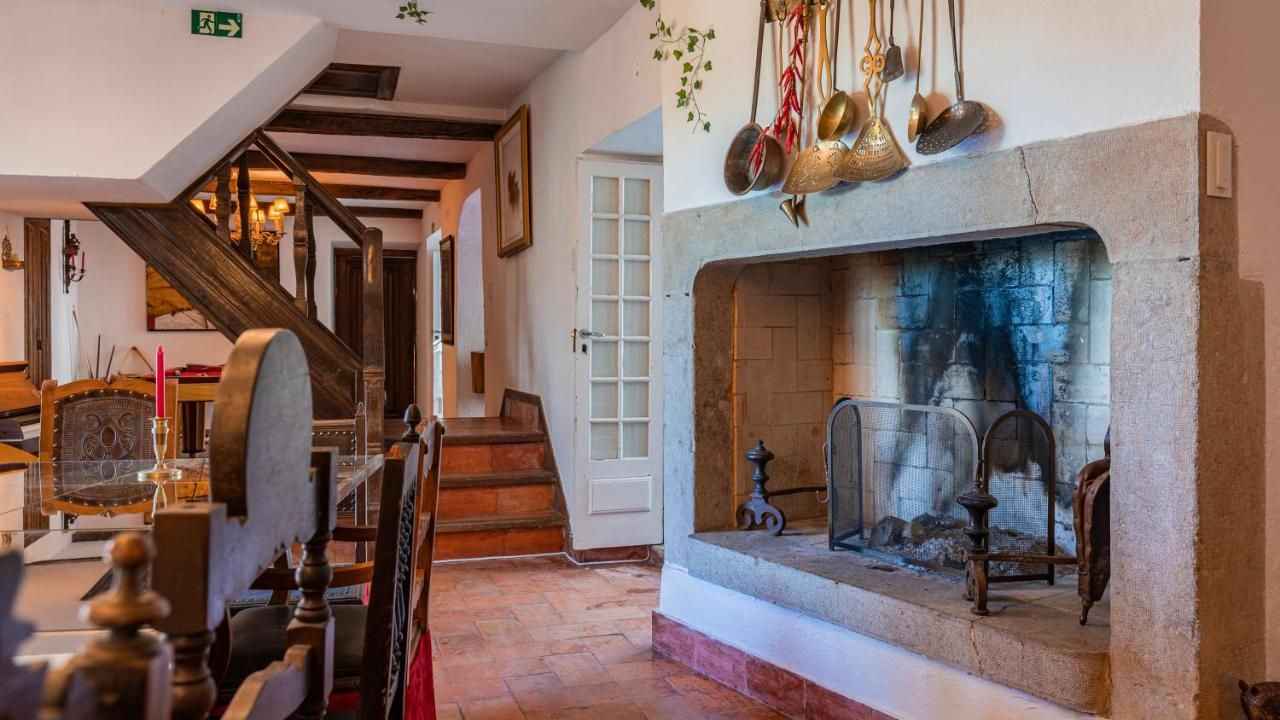 Sintra WOW - Unique double Smart Room in 17th century Palace! Hot tub, Snooker, BBQ, PS5, Sauna, Gym