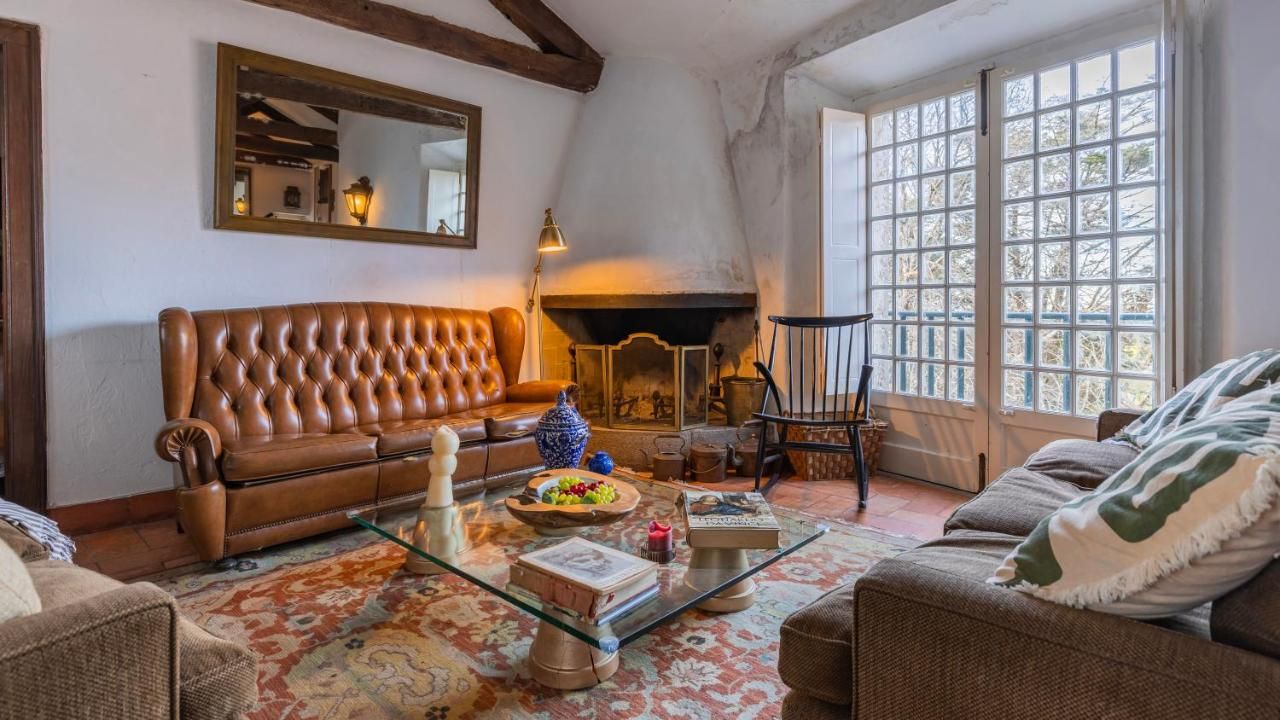 Sintra WOW - Unique double Smart Room in 17th century Palace! Hot tub, Snooker, BBQ, PS5, Sauna, Gym