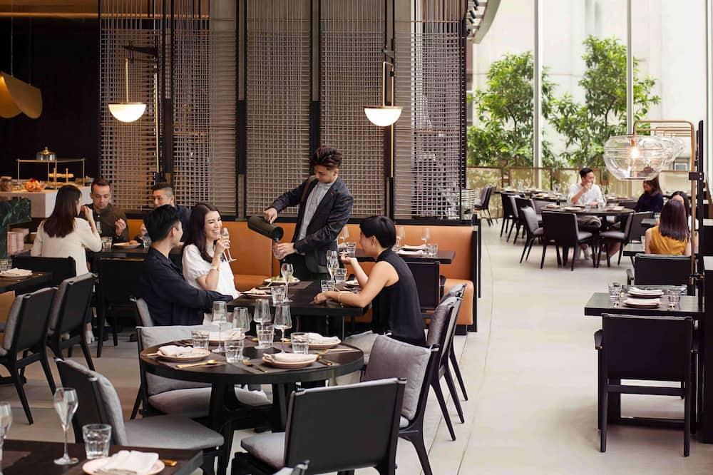expediav2-319836-691722-252210 EAST, Hong Kong