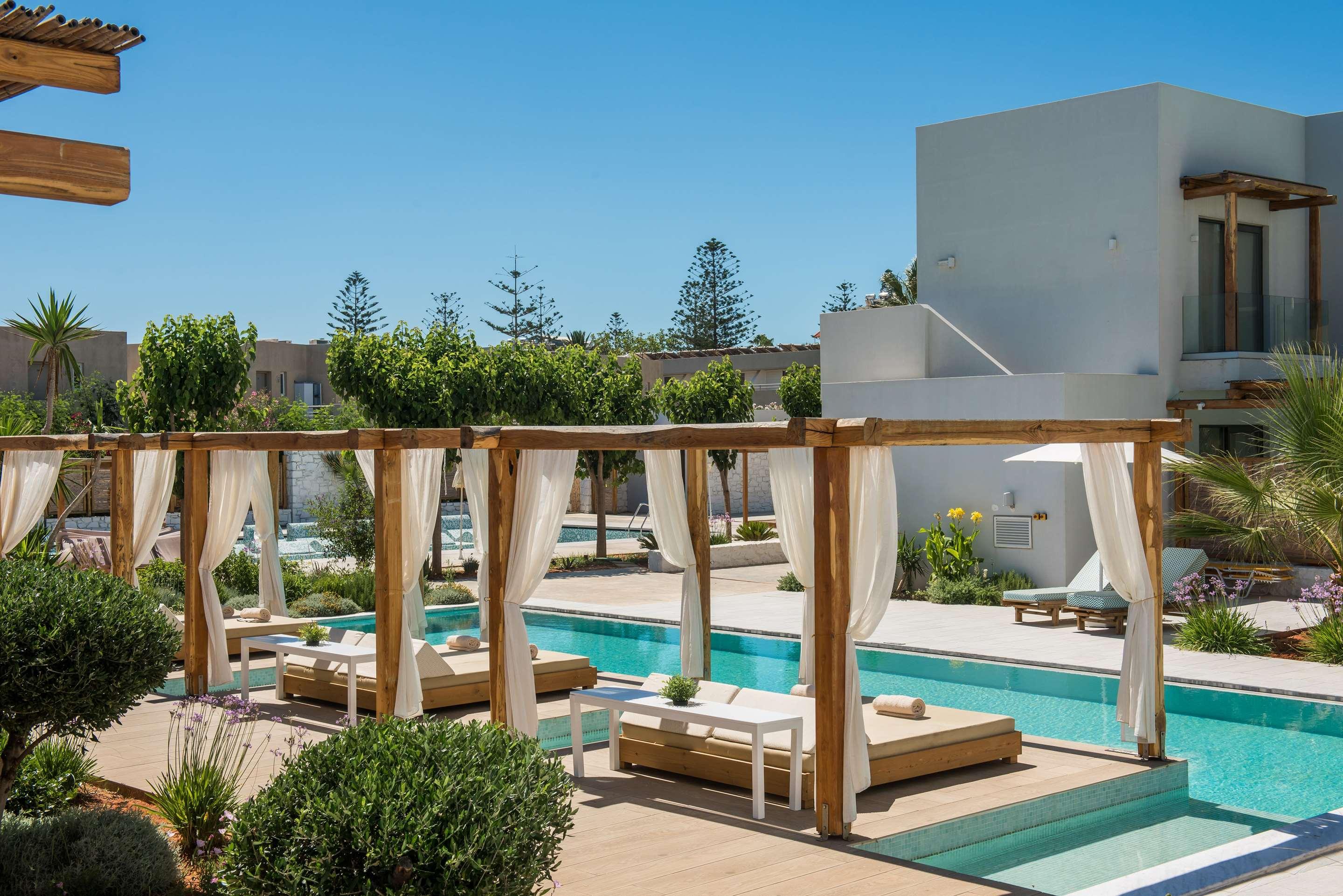 ice-4288209-013a0c-617274 Paralos Lifestyle Beach