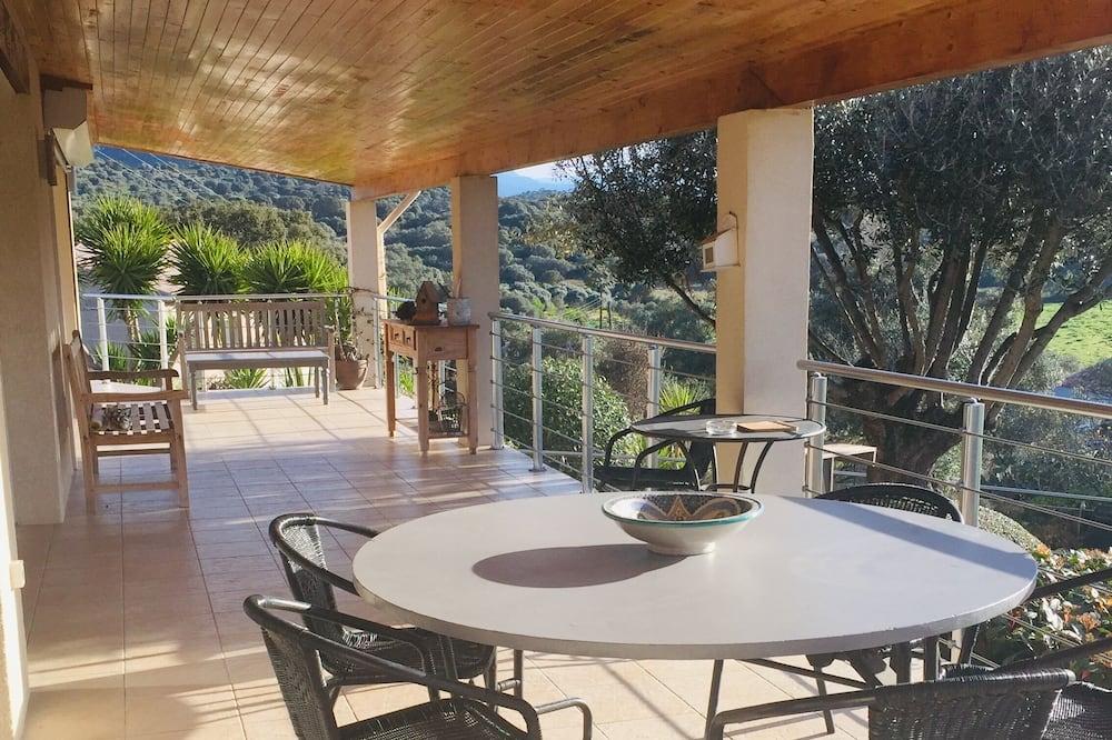 South Corsica, air-conditioned villa, heated pool, panoramic view 3bed,6 pers. Corsica - Serra-di-Ferro visuel 4/5 South Corsica, air-conditioned villa, heated pool, panoramic view 3bed,6 pers. Corsica - Serra-di-Ferro visuel 4/5