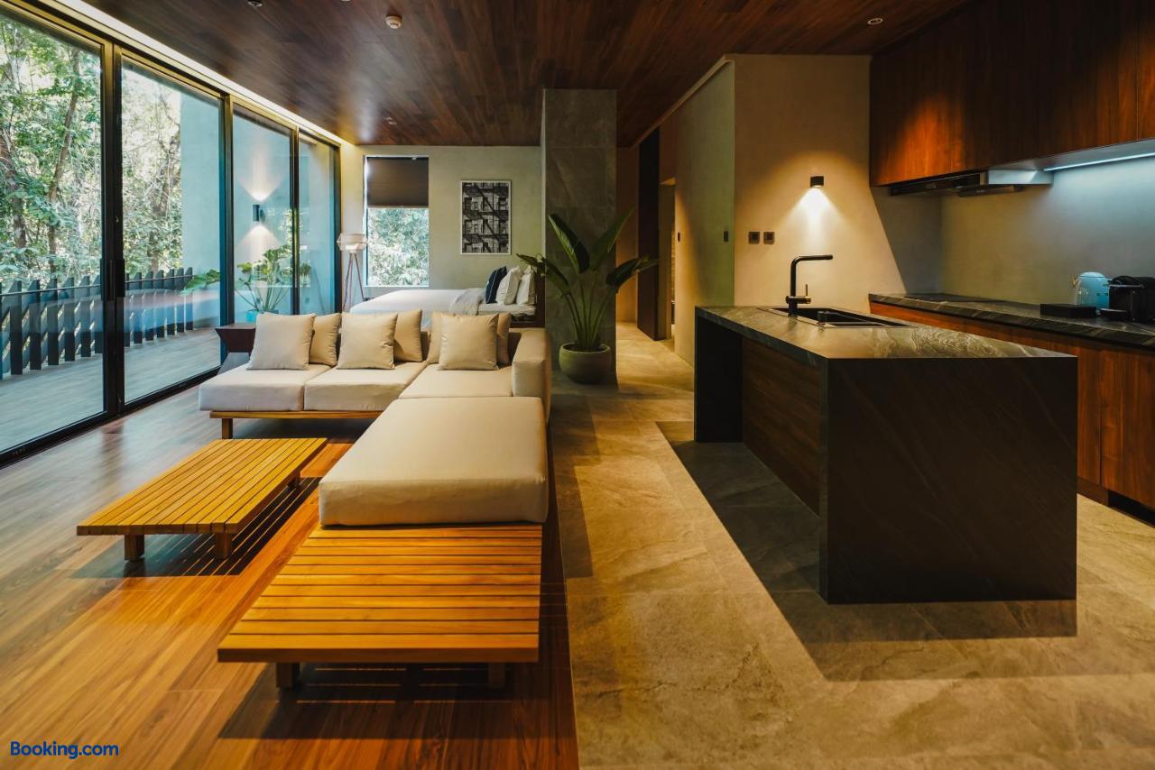 booking-1071323977-555569905-374400 Piece Lio from Japan Managed by H Hospitality Group