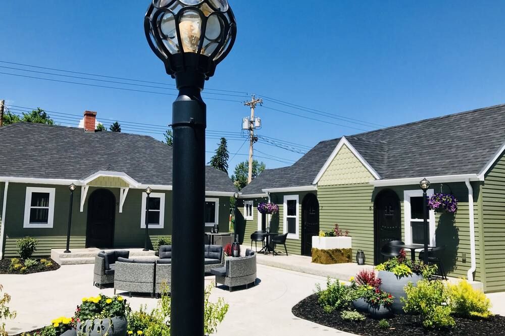 EO Bungalows, Black Hills