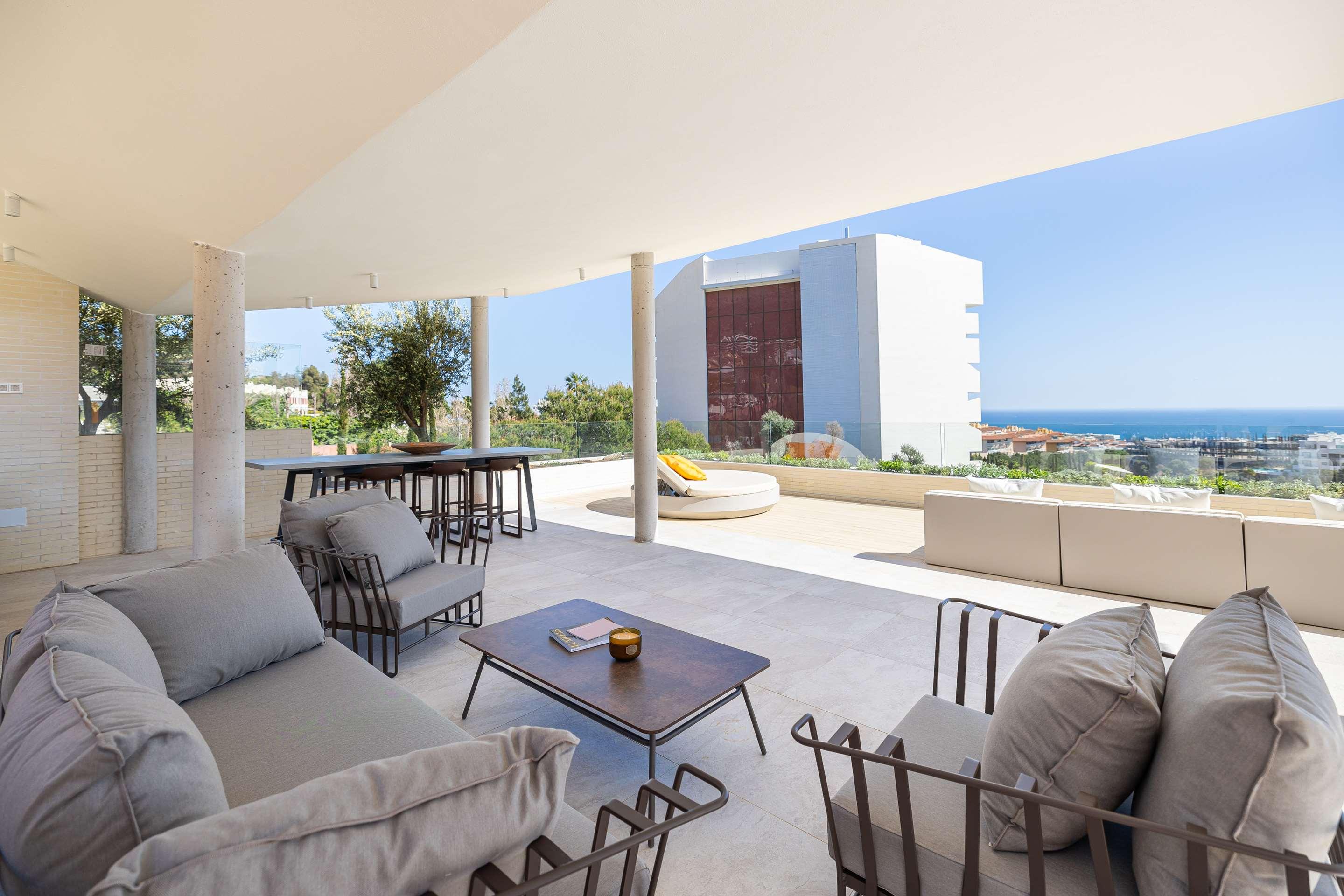 ice-1071367240-118219356-327440 Leiro Residences
