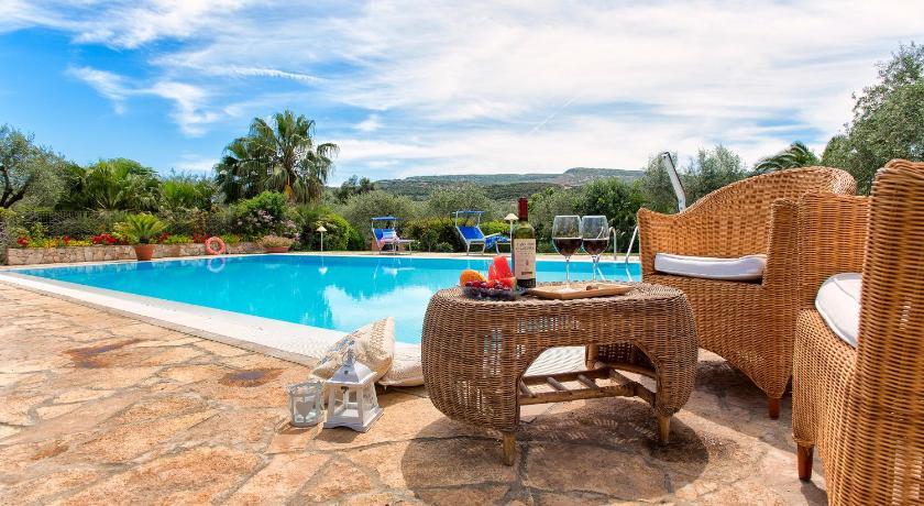 Villa Luna Smeralda ad Alghero villa con piscina ad uso esclusivo per 8 persone Sardinië - Alghero visuel 5/5 Villa Luna Smeralda ad Alghero villa con piscina ad uso esclusivo per 8 persone Sardinië - Alghero visuel 5/5