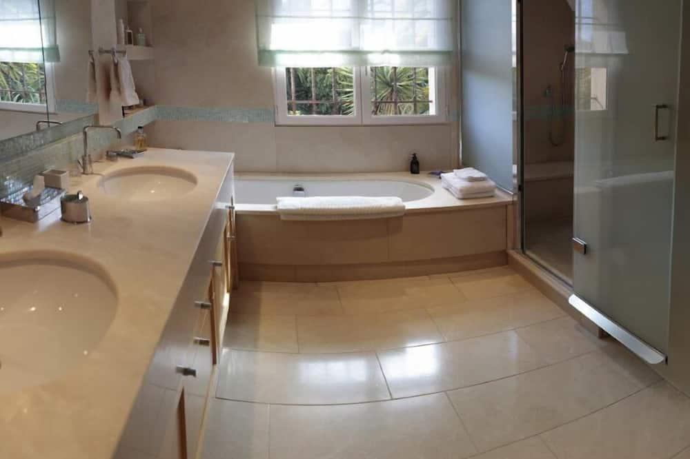 Splendid Villa near Valbonne in a Peaceful and Secure private domain. Provence-Alpes-Côte d'Azur - Valbonne visuel 2/5