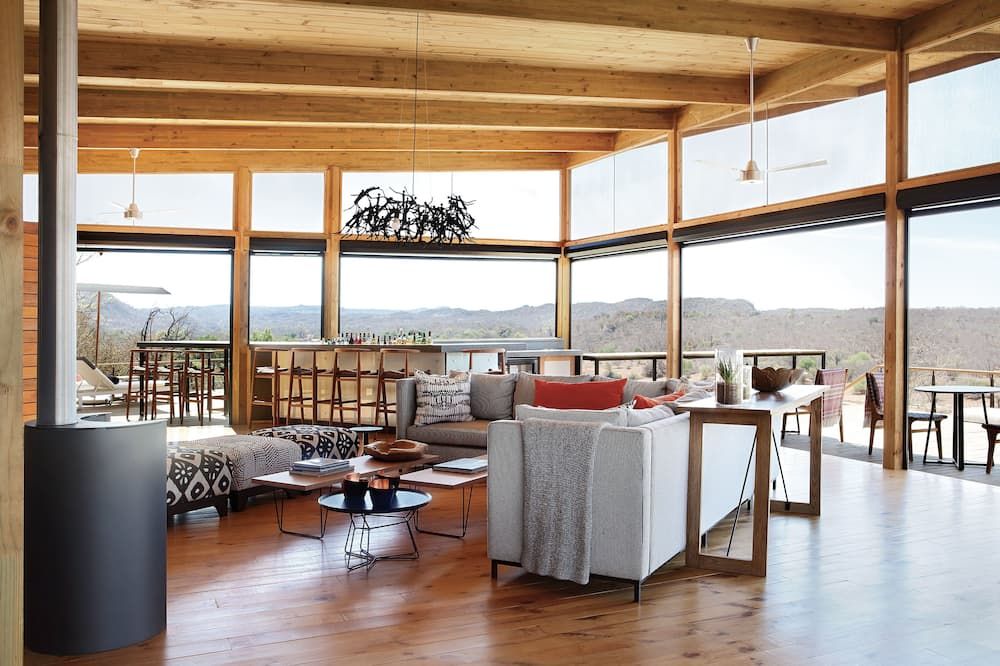 The Outpost & Pel's Post