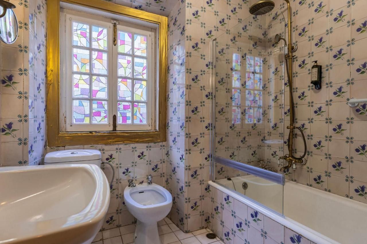 Sintra WOW - Unique double Smart Room in 17th century Palace! Hot tub, Snooker, BBQ, PS5, Sauna, Gym