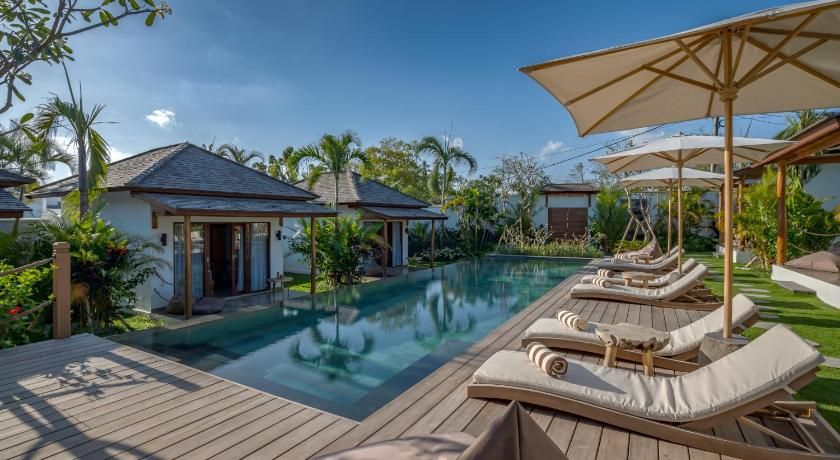 Ehoa Bali Nyanyi Boutique Hotel - In Front Of Entrance To Nuanu