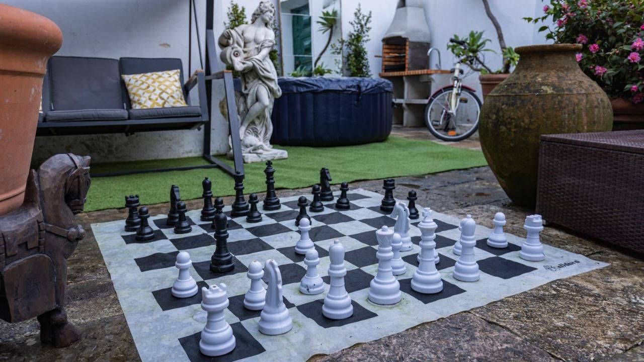 Sintra WOW - Unique double Smart Room in 17th century Palace! Hot tub, Snooker, BBQ, PS5, Sauna, Gym