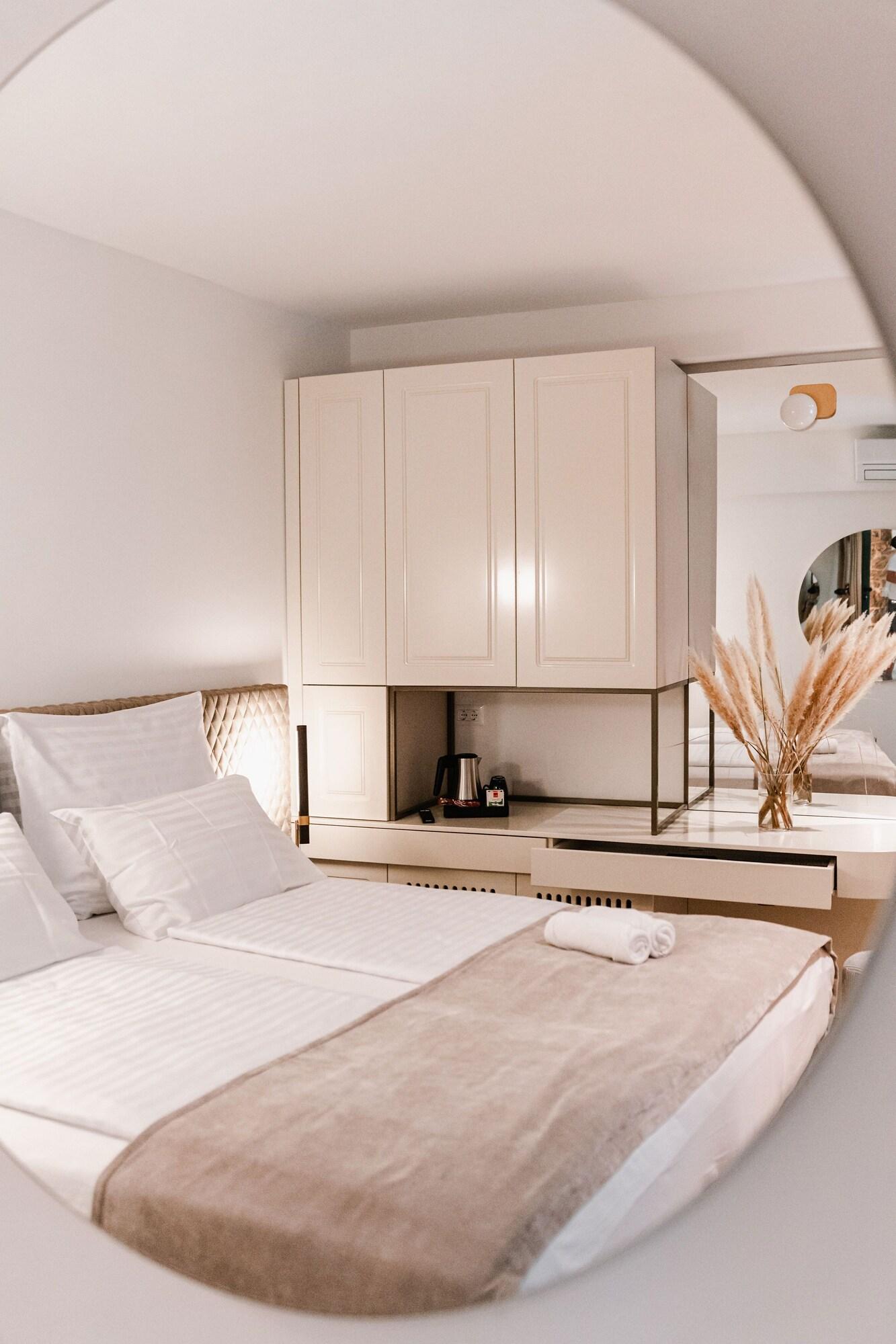 expedia_group-9022203-3a2cc3-754119 Sibenik Palace