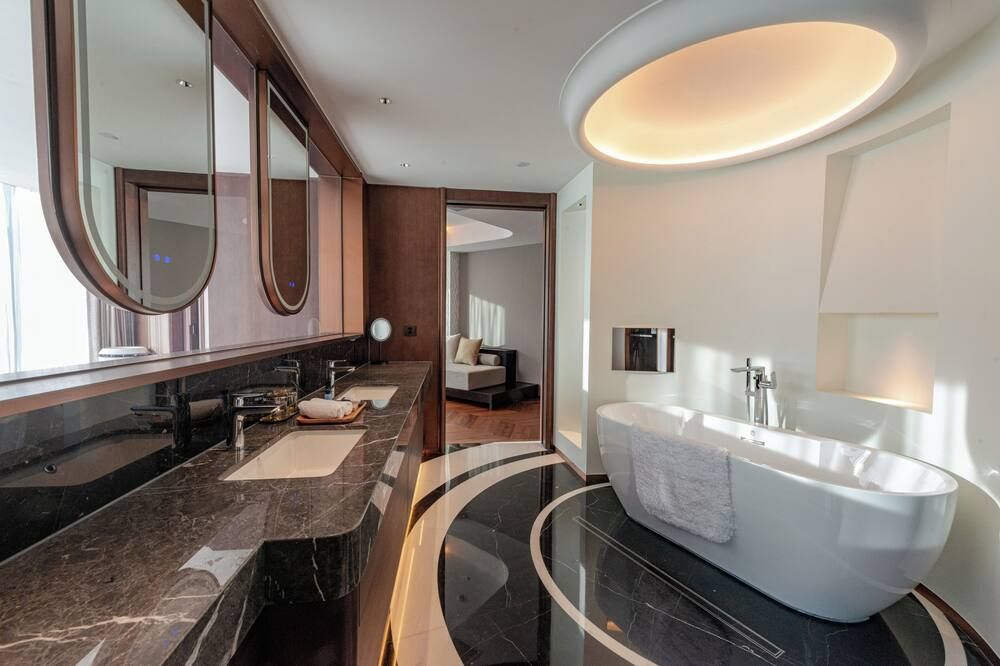 Purple Horse Hotel &beijing Hutong Designer Boutique Garden Hotel&french Window&close To The Forbidden City&tian'anmen&wangfujing&nanluogu Lane&lama Temple&360-Degree Viewing Terrace Bar&roof Swimming Pool&private Bathtub&laundry&gym&family Suite