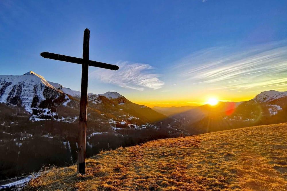 Mountain chalet in a charming hamlet at 1650 m, 8 minutes from the resort. Rhône-Alpes - Orcier visuel 4/5 Mountain chalet in a charming hamlet at 1650 m, 8 minutes from the resort. Rhône-Alpes - Orcier visuel 4/5