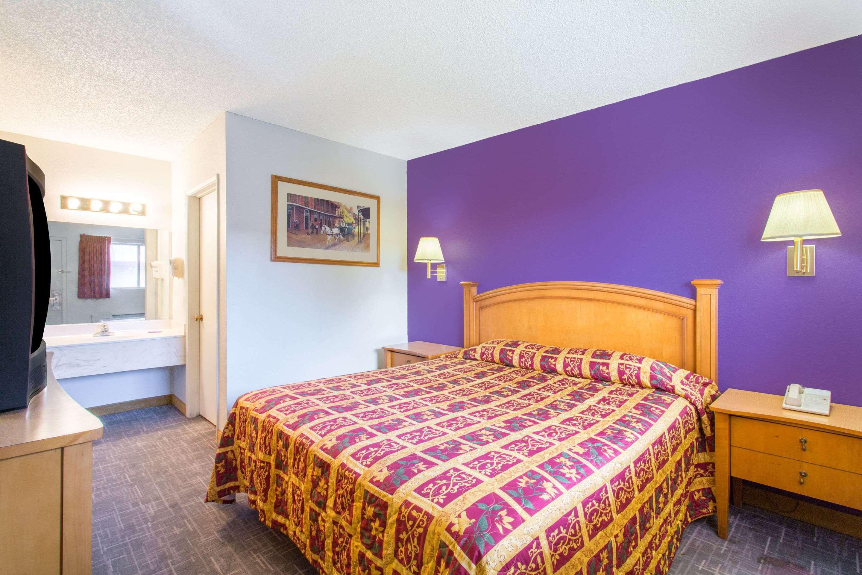 Motels in Phoenix from $49/night - KAYAK