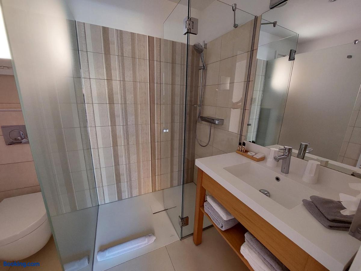 booking-2146285-298008851-876240 Hotel les Bouis